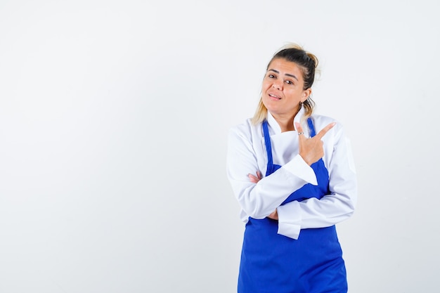 Una jovencita expresiva posando