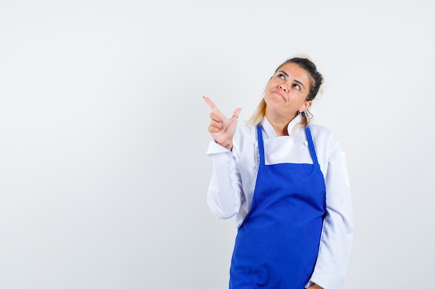 Una jovencita expresiva posando