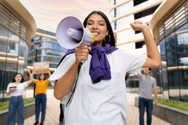 Jóvenes activistas tomando acción