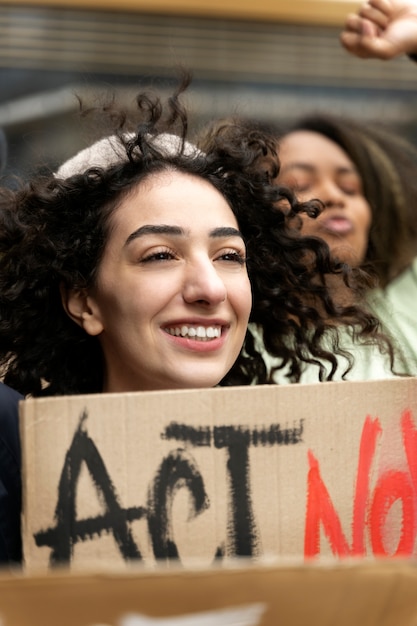 Jóvenes activistas tomando acción