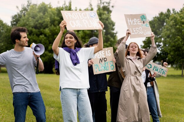 Jóvenes activistas tomando acción