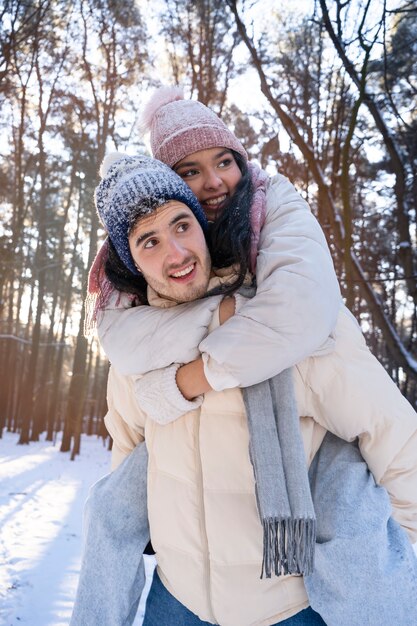 Jóvenes en época de invierno