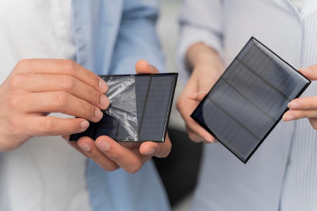 Jóvenes ingenieros que vienen con innovaciones energéticas