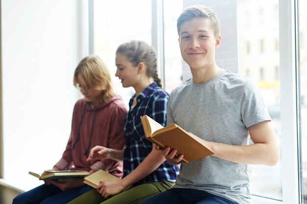 Jóvenes lectores en la universidad