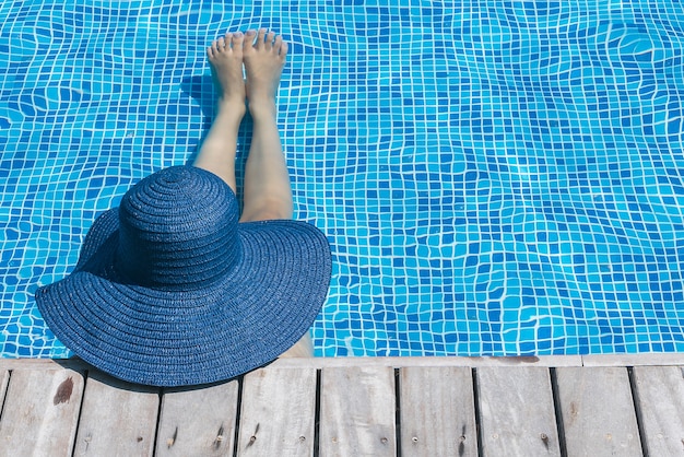 los jóvenes mujer Belleza de la piscina