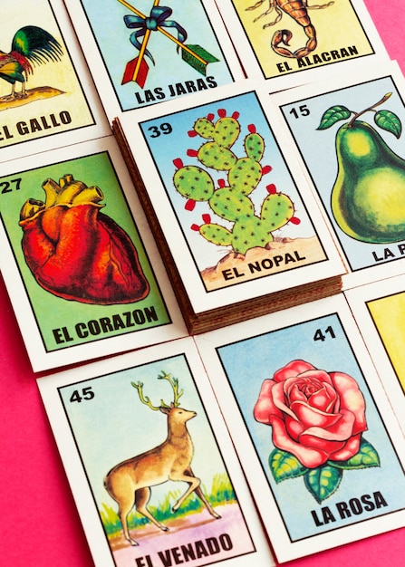 Foto gratuita juego de cartas tradicional mexicano