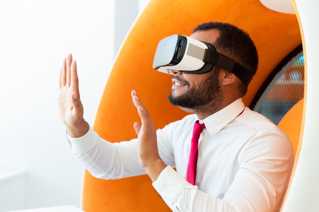 Juego profesional de realidad virtual asombrado