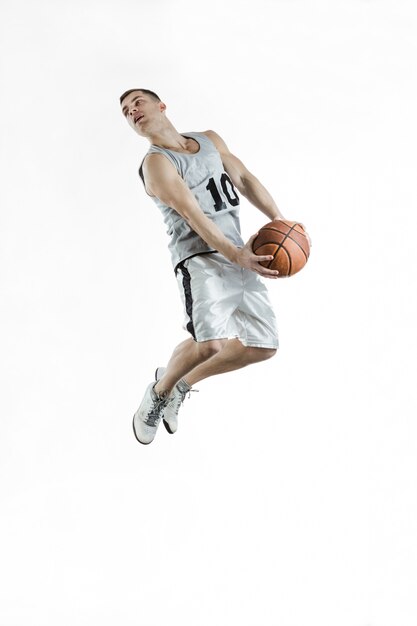 Jugador de baloncesto en acción