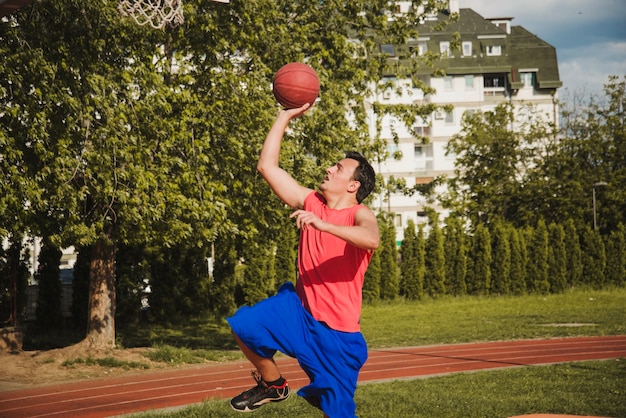 Jugador de baloncesto dinámico