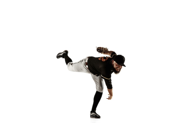 Jugador de béisbol, lanzador con uniforme negro practicando y entrenando aislado sobre fondo blanco.