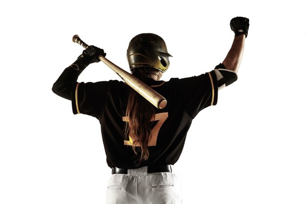 Jugador de béisbol, lanzador con uniforme negro practicando y entrenando aislado sobre fondo blanco.