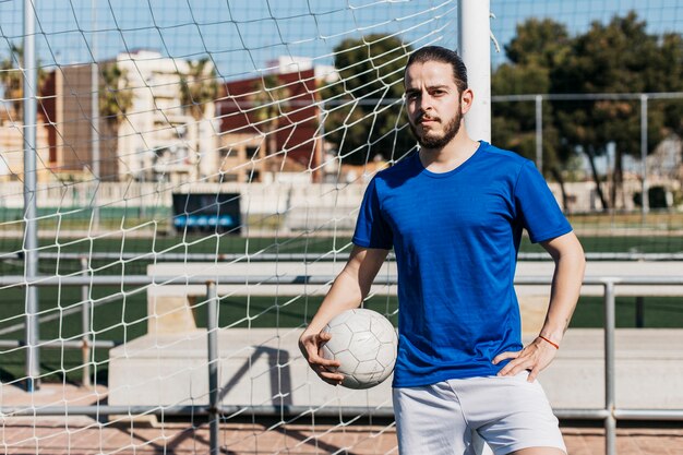 Foto gratuita jugador de fútbol entrenando