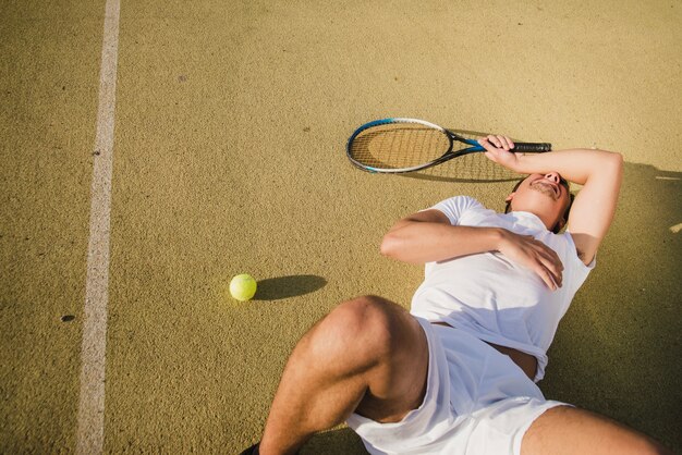 Jugador de tenis agotado