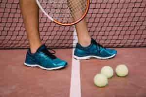 Foto gratuita jugador de tenis con zapatos de tenis