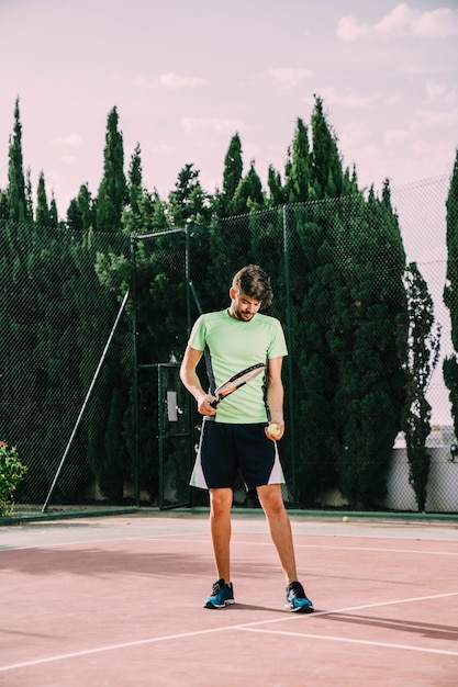 Foto gratuita jugador de tenis