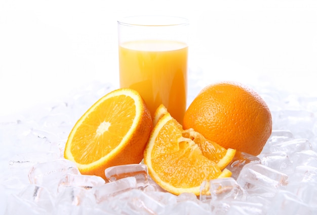 Foto gratuita jugo de naranja fresco