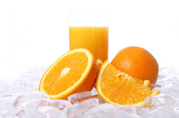 Foto gratuita jugo de naranja fresco