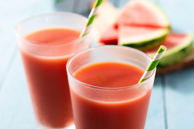 Jugo de sandía fresca con hielo