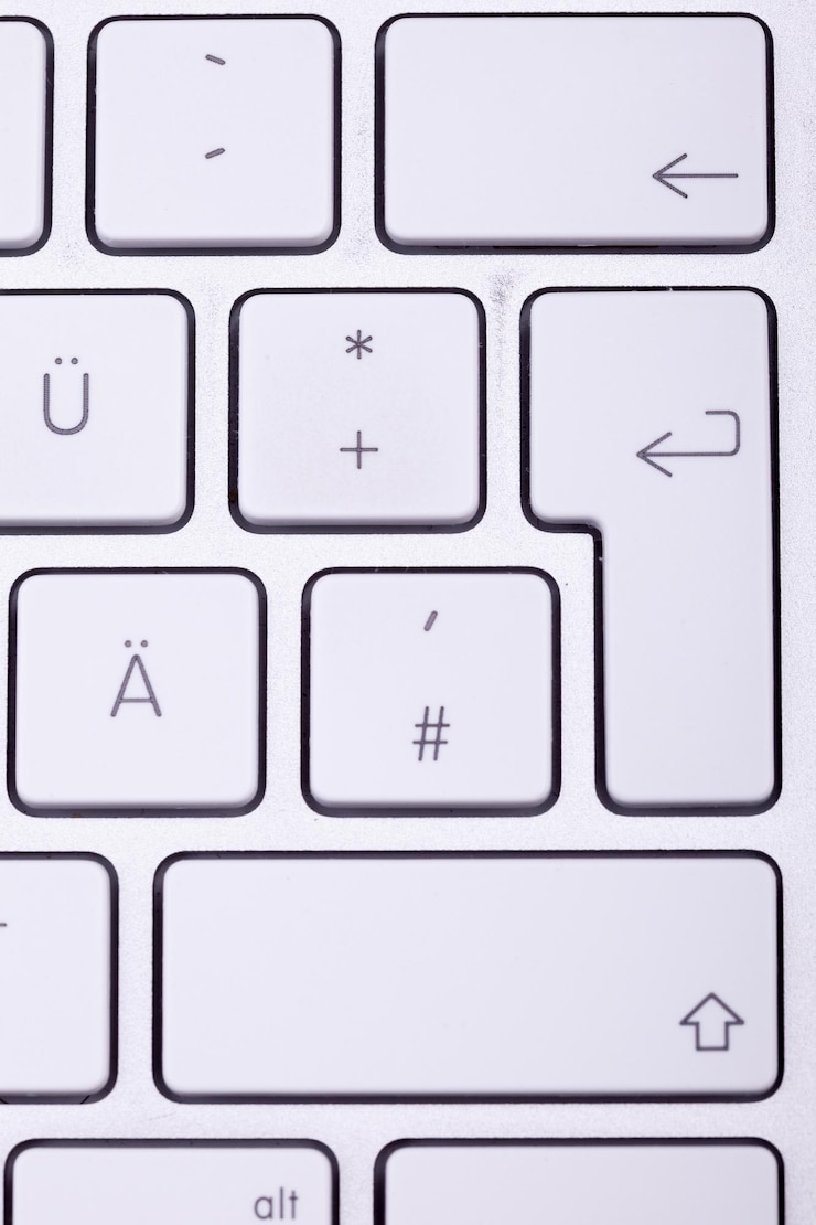 Photo Gratis keyboard aluminium putih dalam close up. teknologi dan komunikasi