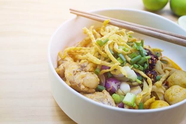 Khao Soi, fideos de curry del norte de Tailandia