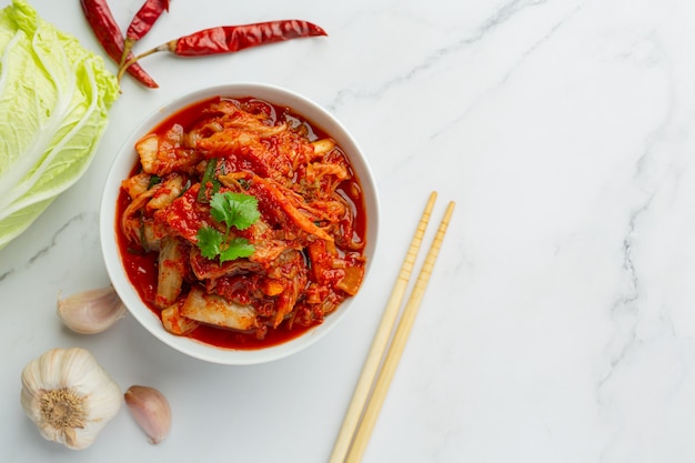 kimchi listo para comer en un tazón