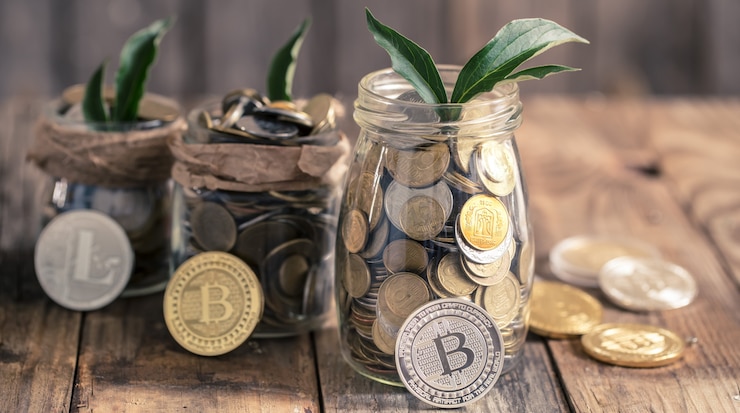 Photo Gratis koin bitcoin dan stoples berisi koin