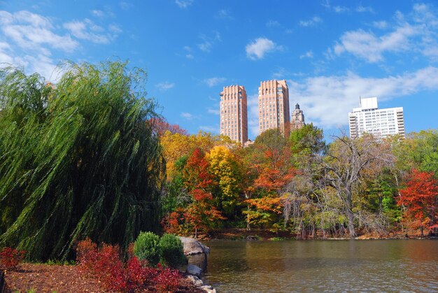 Lago Central Park en la ciudad de Nueva York Manhattan