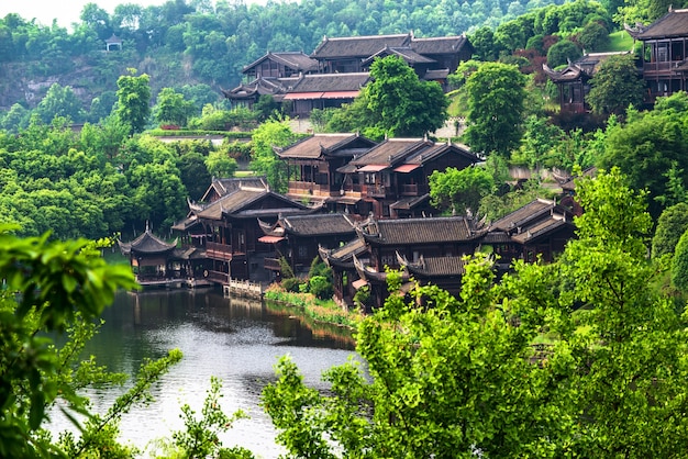 Lago de la ciudad antigua en China