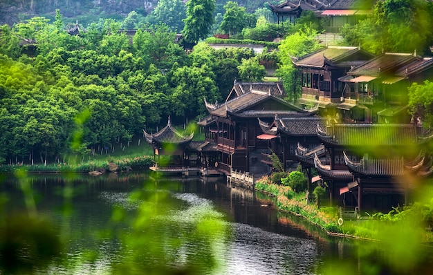 Lago de la ciudad antigua en China