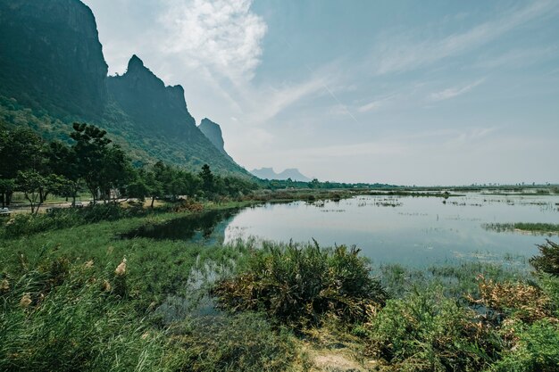 lago montaña tailandia