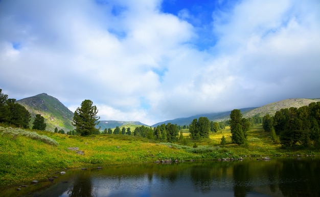 Lago de las montañas