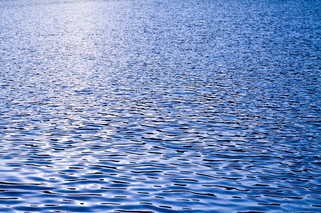 Foto gratuita lago ondulación corriente fría profunda