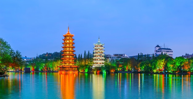 Foto gratuita los lagos del campo de china hermosa colina azul