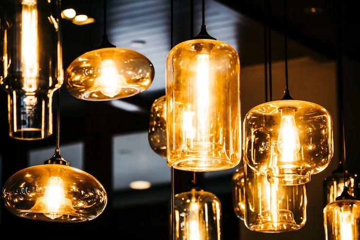 Foto gratuito lámpara de luz hermosa bombilla decoración interior de habitación.