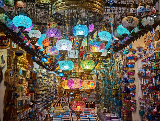 Lámparas de mosaico que se encuentran comúnmente en Turquía