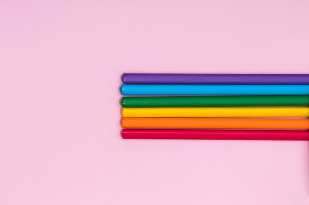 Lápices de colores del arco iris LGBT