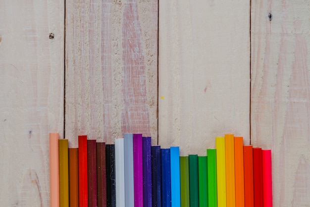 Lápices de colores en arco iris