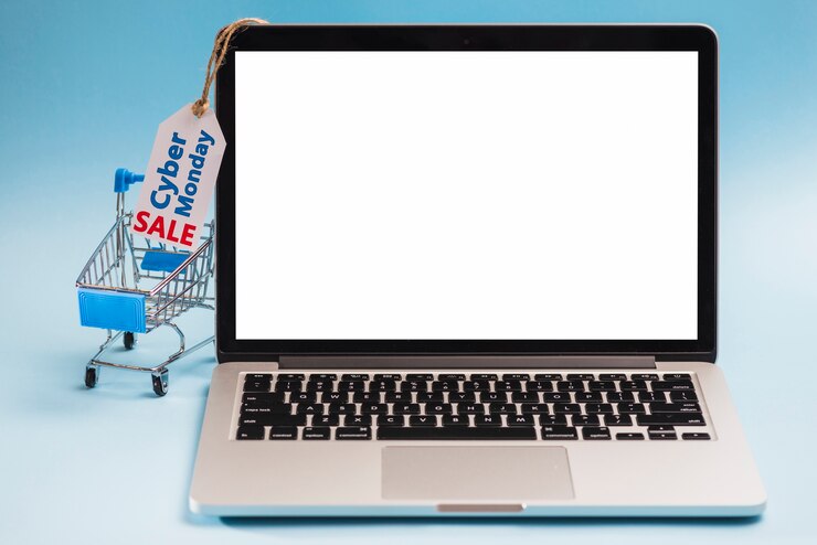 Photo Gratis laptop di dekat troli belanja dan label