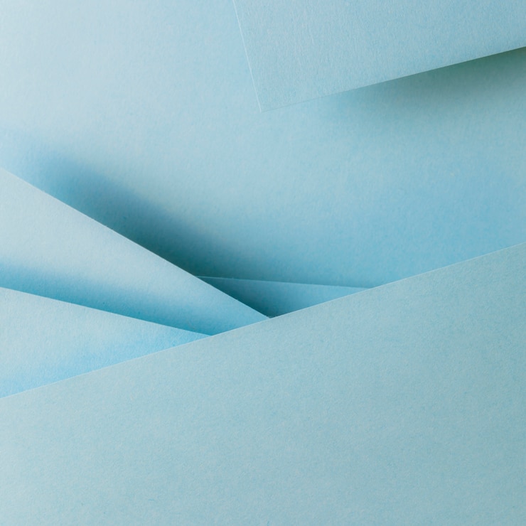 Photo Gratis latar belakang spanduk komposisi geometri kertas berwarna biru
