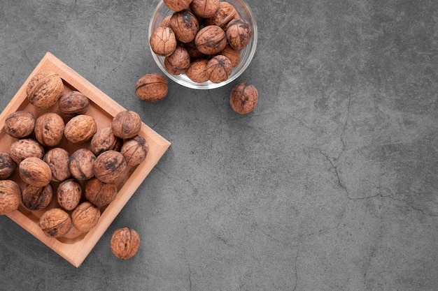 Foto gratuita lay flat del concepto de arreglo de nueces