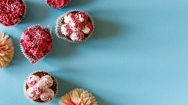 Lay Flat del concepto de deliciosos cupcakes