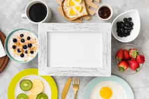 Foto gratuita lay flat del concepto de desayuno con espacio de copia