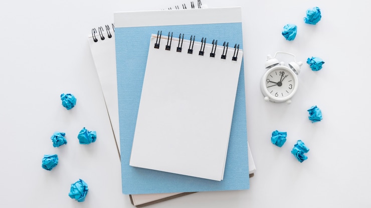 Foto gratuito lay flat del concepto de lunes azul con espacio de copia