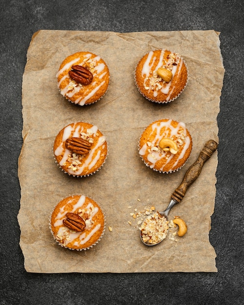 Lay Flat de deliciosos muffins con nueces