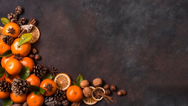 Lay Flat de mandarinas con piñas y nueces para navidad