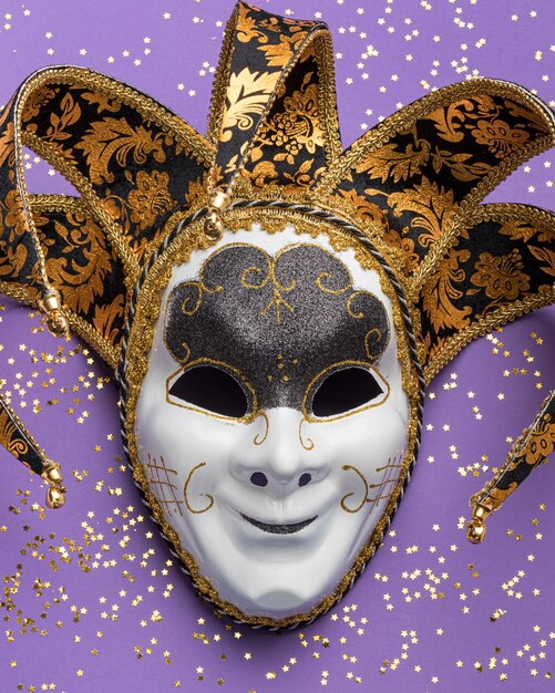 Lay Flat de máscara para carnaval con purpurina.