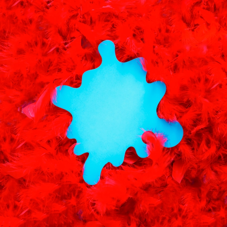 Foto gratuito lay flat de papel recortado en plumas para carnaval