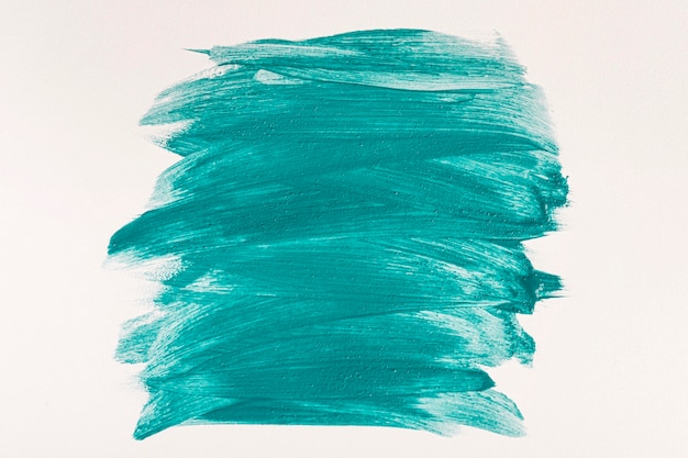 Lay Flat de trazos de pincel de pintura azul en la superficie