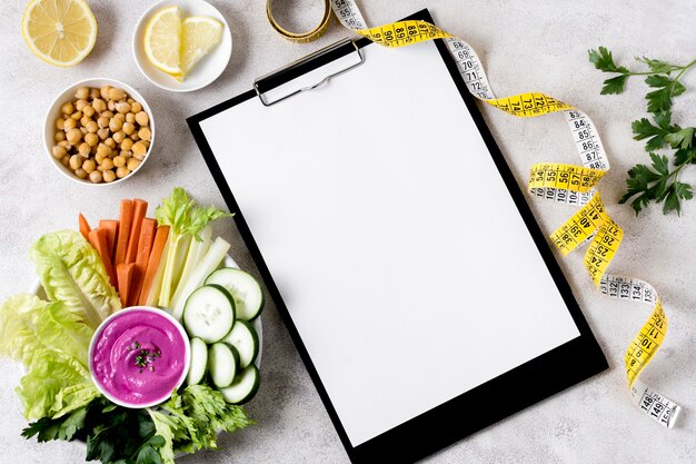 Lay Flat de verduras con garbanzos y cuaderno