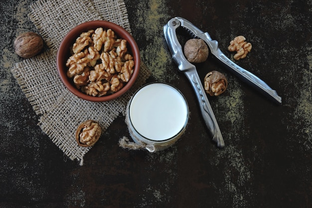 Leche De Nuez Nueces Y Leche Keto Bebe Dieta Keto Leche Vegana Comida Ecologica Superalimentos Foto Premium Leche De Nuez Nueces Y Leche Keto Bebe Dieta Keto Leche Vegana Comida Ecologica Superalimentos Foto Premium